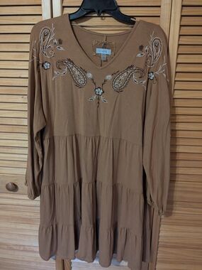 Cupio Brown Long-Sleeve Tiered Tunic with White Embroidery